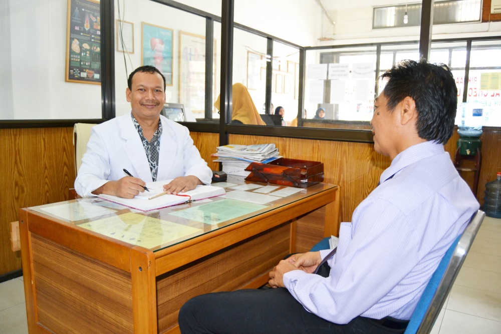 Memberikan pengarahan yang jelas kepada setiap pasien kami.